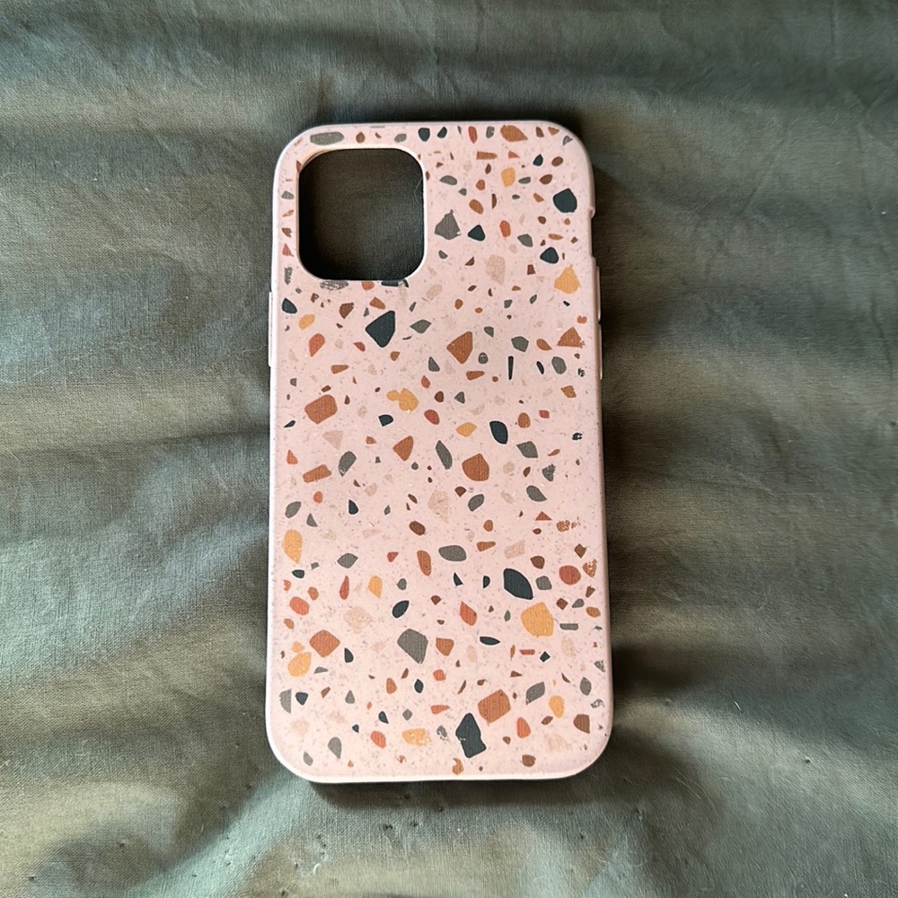 Pela Case speckled in almost perfect condition.